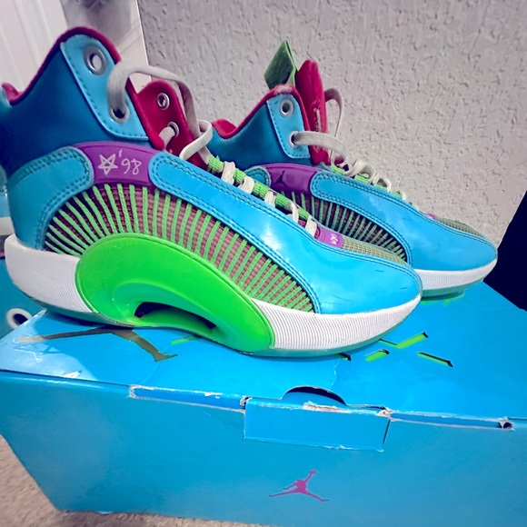 Shoes - Picture 4 of 9